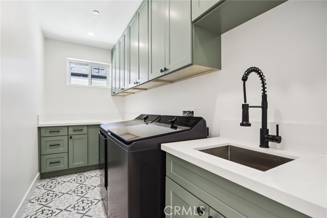 Detail Gallery Image 19 of 51 For 14931 Vose St, Van Nuys,  CA 91405 - 7 Beds | 6/1 Baths