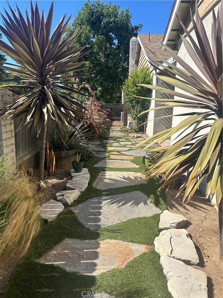 https://media.crmls.org/medias/3b3d9189-bbc7-4f7c-9d77-fabc231a9452.jpg?preset=X-Large