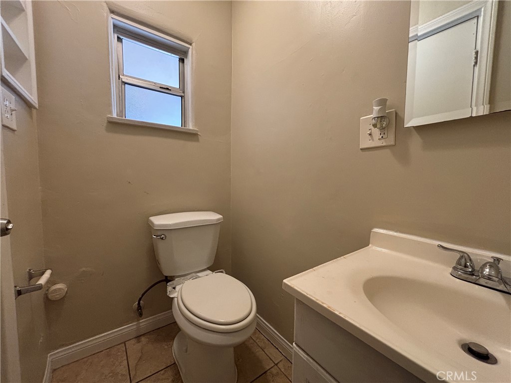 https://media.crmls.org/medias/3b3dd675-b1e5-4347-976b-c16140c788d9.jpg?preset=X-Large