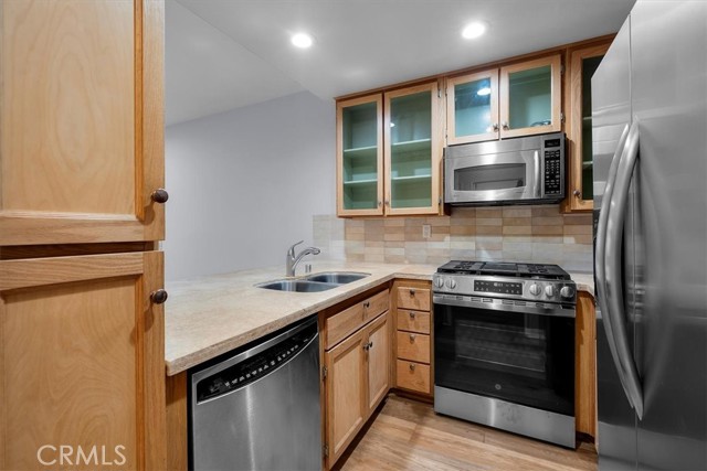 8505 Gulana Avenue, Playa del Rey CA: https://media.crmls.org/medias/3b3e87d0-9c9f-4370-96a3-8a8fb4f1750a.jpg