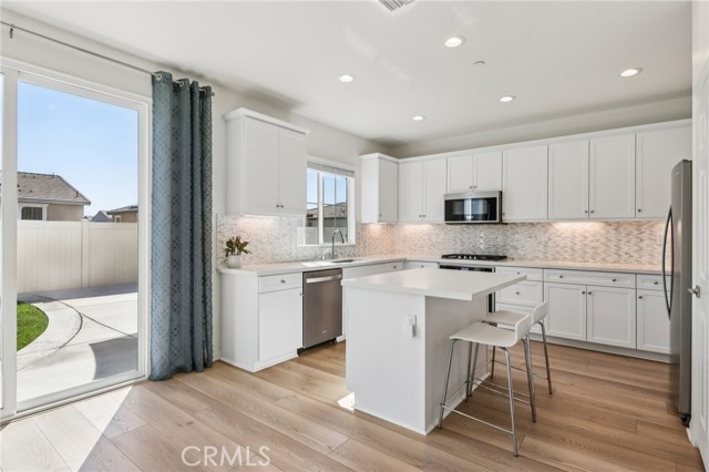 Detail Gallery Image 6 of 24 For 9650 Adora Ter, Riverside,  CA 92508 - 4 Beds | 3 Baths