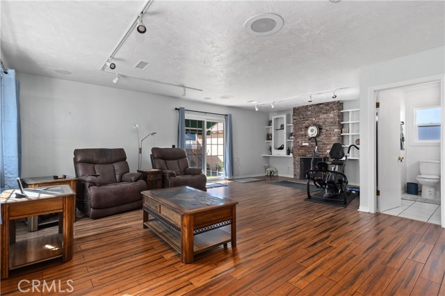 Detail Gallery Image 14 of 36 For 5919 Bellflower Bld, Lakewood,  CA 90713 - 3 Beds | 2 Baths