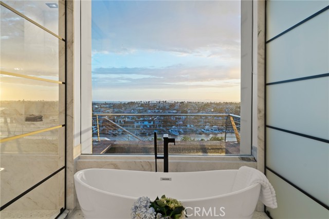 Detail Gallery Image 28 of 70 For 1409 Dolphin Terrace, Corona Del Mar,  CA 92625 - 5 Beds | 5/2 Baths