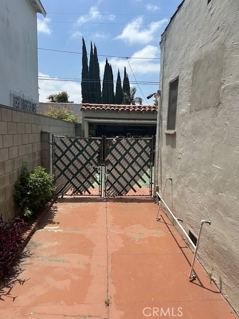 Detail Gallery Image 8 of 9 For 2416 W 80th St, Inglewood,  CA 90305 - 3 Beds | 2 Baths