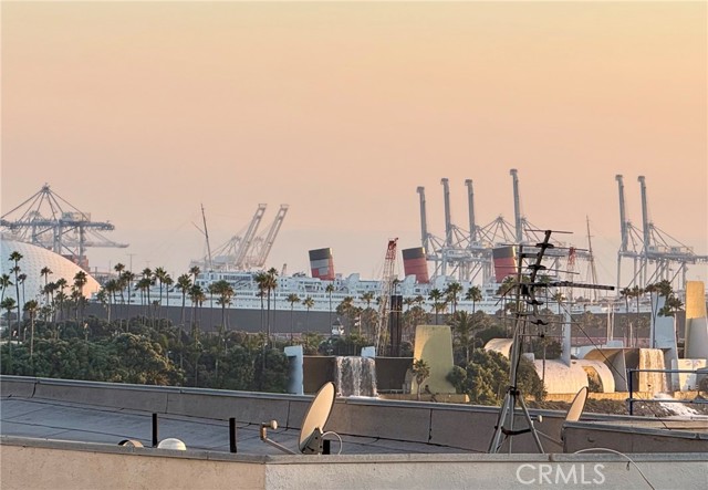 1310 E Ocean Boulevard, Long Beach CA: https://media.crmls.org/medias/3b3fe145-2a66-4c73-938d-f991c5eaf4de.jpg