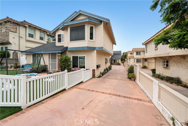 2317 Clark Lane, Redondo Beach, California 90278, 3 Bedrooms Bedrooms, ,2 BathroomsBathrooms,Residential,Sold,Clark,SB21117821