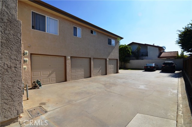 Detail Gallery Image 3 of 7 For 16772 Sims Ln #B,  Huntington Beach,  CA 92649 - 2 Beds | 2 Baths