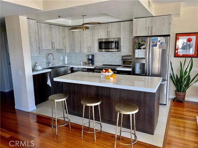 525 E Seaside Way, Long Beach CA: https://media.crmls.org/medias/3b409603-ce03-4738-946d-a677ac34abcf.jpg