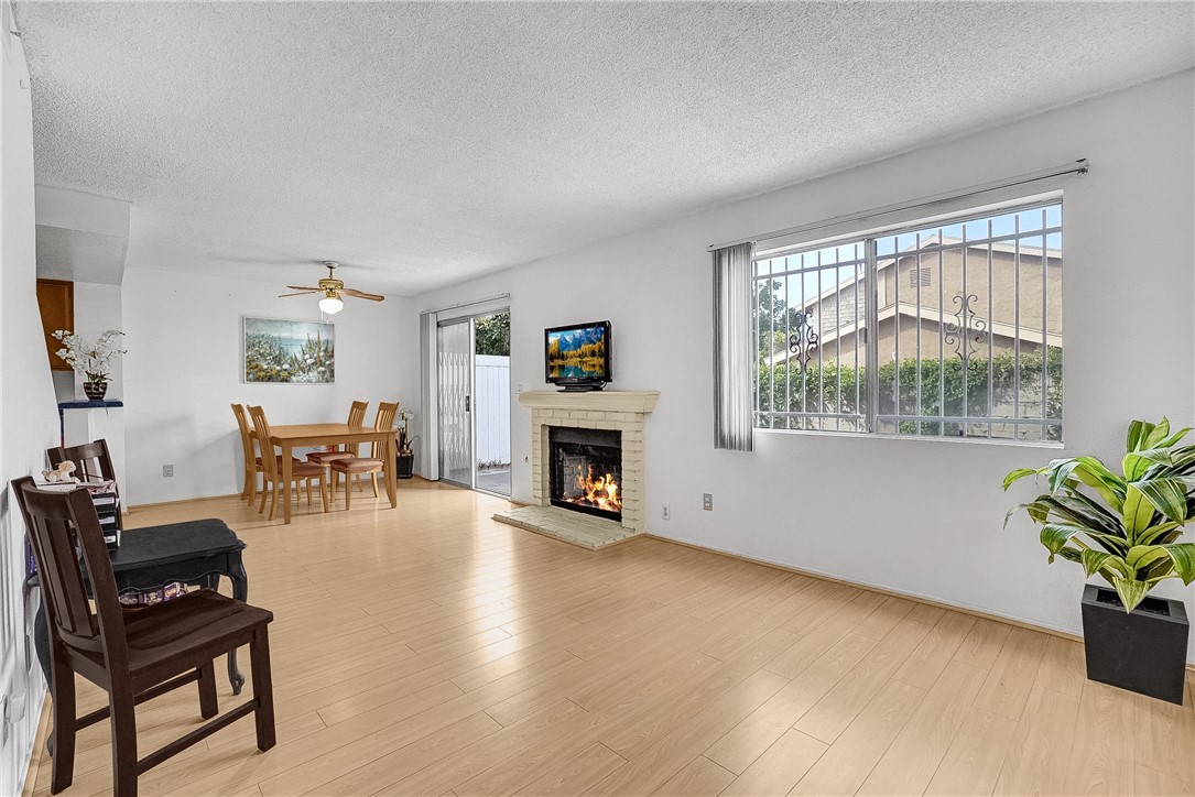 Detail Gallery Image 4 of 21 For 7352 Cerritos Ave #11,  Stanton,  CA 90680 - 2 Beds | 2/1 Baths