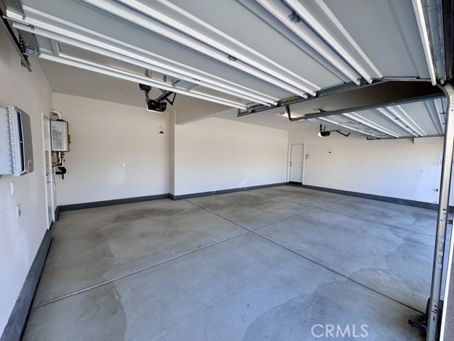 https://media.crmls.org/medias/3b414fb6-03ba-4079-82d6-58c0f1cd5f80.jpg?preset=X-Large