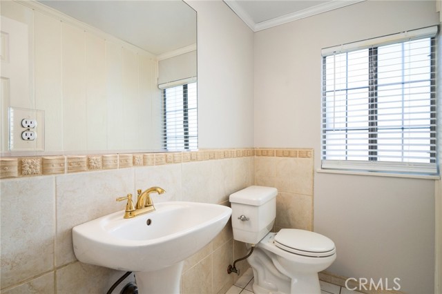 Detail Gallery Image 9 of 22 For 10202 Beaver Cir, Cypress,  CA 90630 - 5 Beds | 3/1 Baths