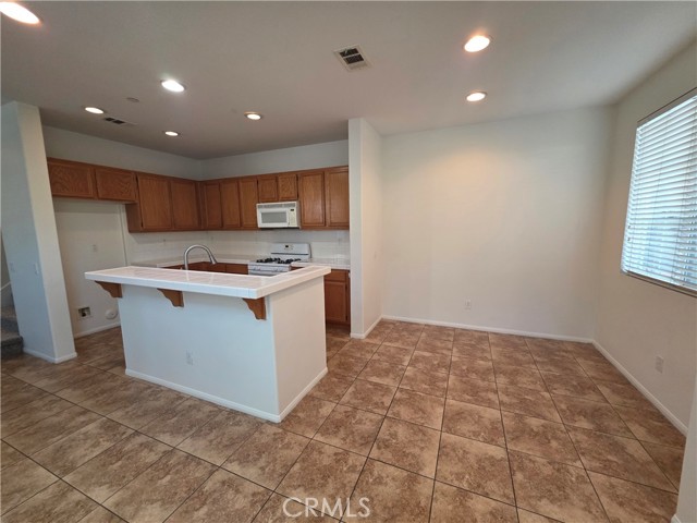 Detail Gallery Image 2 of 25 For 2035 E Harvard Privado, Ontario,  CA 91764 - 3 Beds | 2/1 Baths