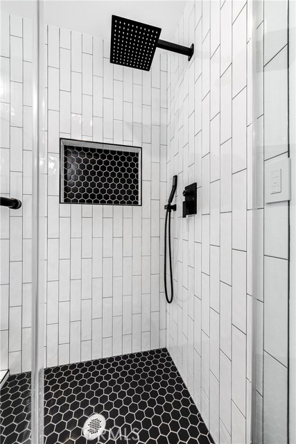Detail Gallery Image 7 of 15 For 22917 Leonora Dr, Woodland Hills,  CA 91367 - 3 Beds | 2 Baths
