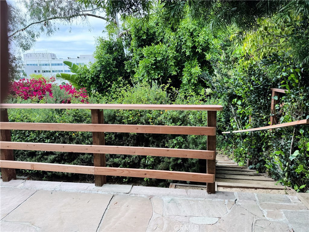 https://media.crmls.org/medias/3b436050-625a-42ff-86ab-4b6a061ae7b6.jpg?preset=X-Large