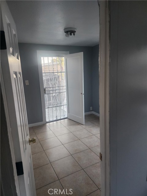 Detail Gallery Image 6 of 6 For 1470 E 42nd, Los Angeles,  CA 90011 - 3 Beds | 2 Baths