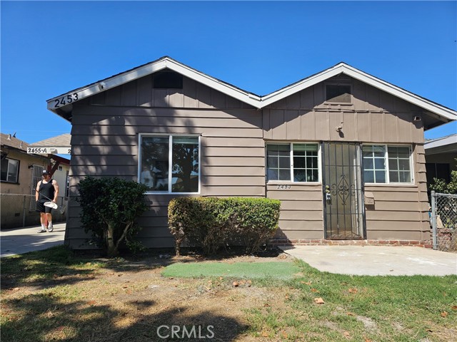 Detail Gallery Image 2 of 14 For 2453 Hayes Ave, Long Beach,  CA 90810 - 3 Beds | 2 Baths