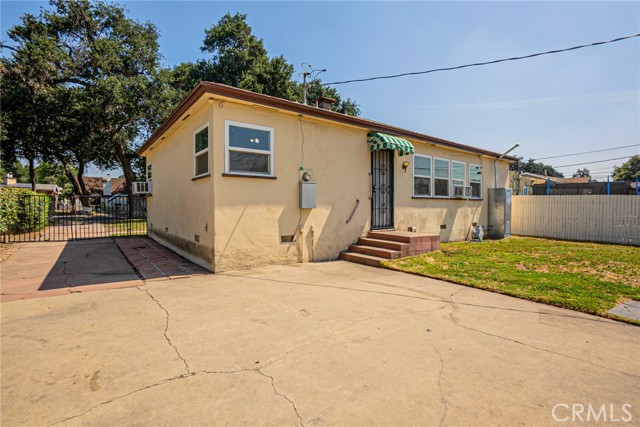 987 W 23rd Street, San Bernardino CA: https://media.crmls.org/medias/3b447856-8eb8-45fb-a480-8af3b42be837.jpg