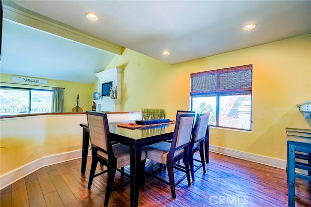 Detail Gallery Image 7 of 73 For 24163 Mentry Dr, Newhall,  CA 91321 - 6 Beds | 3/1 Baths