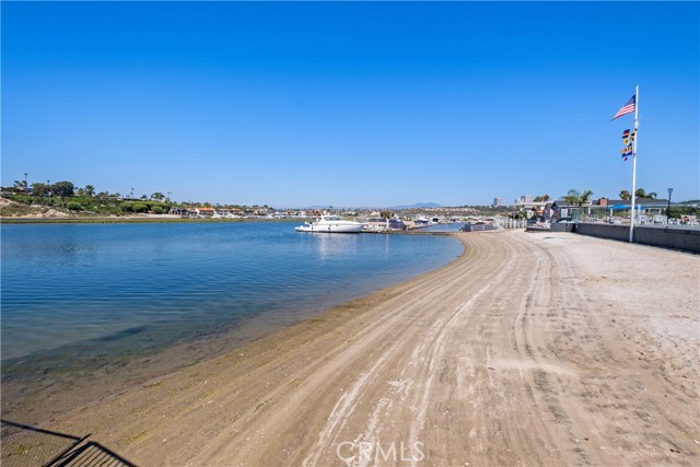 103 Yorktown, Newport Beach CA: https://media.crmls.org/medias/3b466426-6f86-44b5-ac33-6868002ed8df.jpg