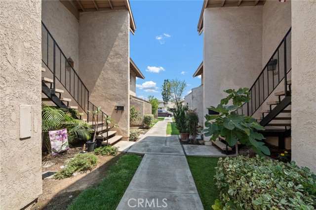 Detail Gallery Image 3 of 28 For 166 Southampton Way #21,  Placentia,  CA 92870 - 2 Beds | 1 Baths