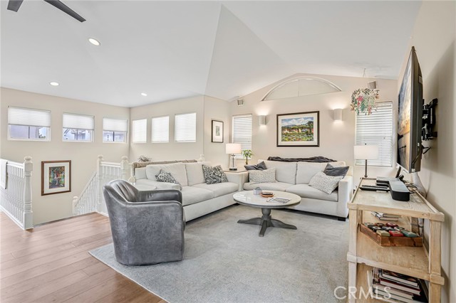 1034 Isabella Avenue, Coronado CA: https://media.crmls.org/medias/3b46c560-734f-4dd2-844a-0a43799f1494.jpg