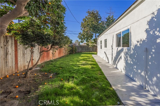 Detail Gallery Image 4 of 29 For 2078 Evergreen St, Santa Ana,  CA 92707 - 3 Beds | 2 Baths