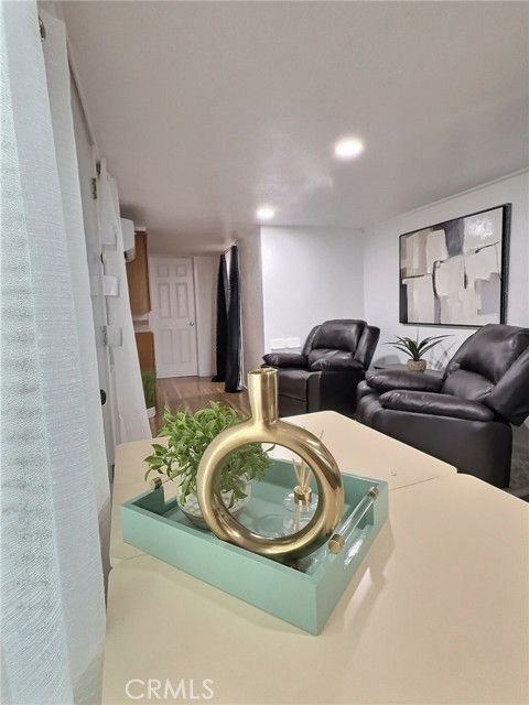 Detail Gallery Image 2 of 10 For 19548 E Cypress St #17,  Covina,  CA 91724 - 1 Beds | 1 Baths