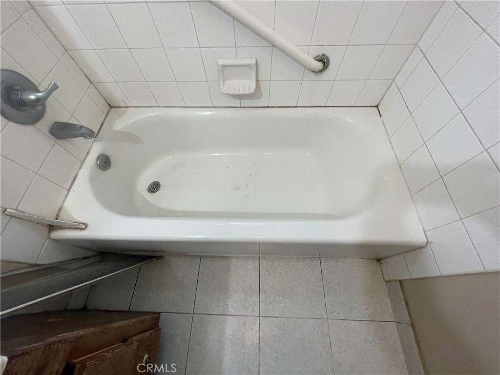 https://media.crmls.org/medias/3b48a0f2-3570-42c7-b4f6-5454785fe03d.jpg?preset=X-Large