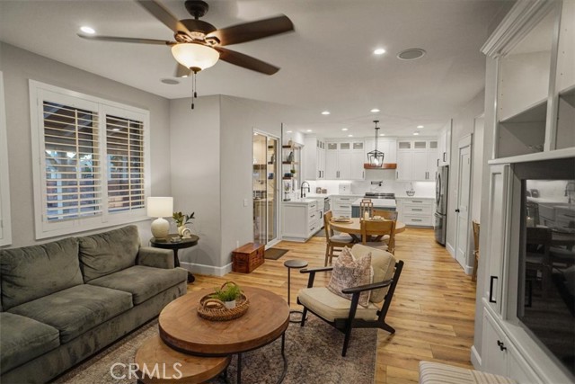 Detail Gallery Image 12 of 43 For 28211 Lorita Ln, Saugus,  CA 91350 - 5 Beds | 2/1 Baths