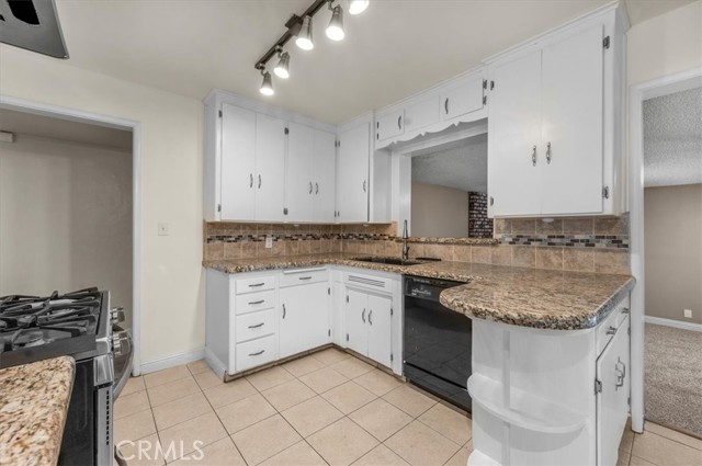 Detail Gallery Image 10 of 45 For 404 W Robinson Ave, Fresno,  CA 93705 - 3 Beds | 2 Baths