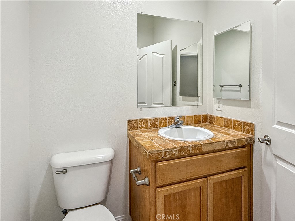 https://media.crmls.org/medias/3b49da24-ee78-47d2-8f43-1bd6b942768d.jpg?preset=X-Large