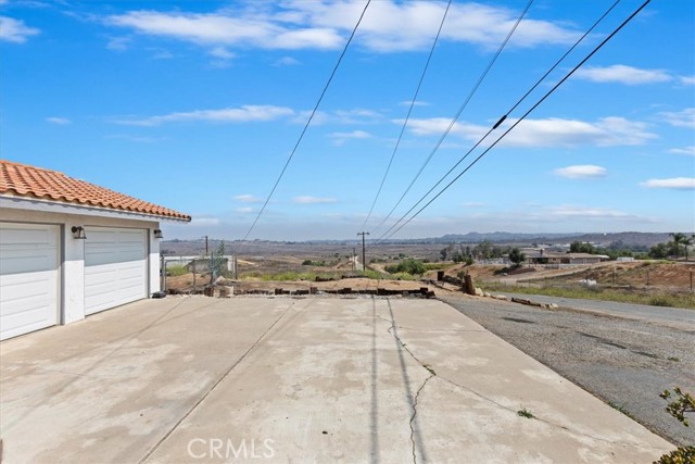 20061 Lounsberry Road, Perris CA: https://media.crmls.org/medias/3b49df4d-32ed-45eb-97be-e5574852caf3.jpg