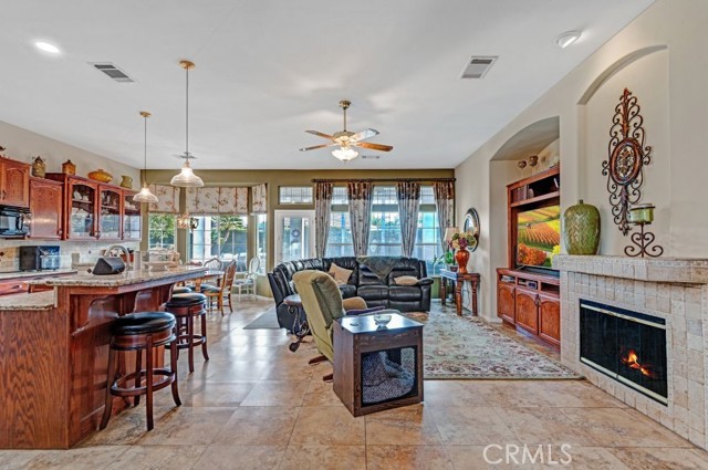 Detail Gallery Image 15 of 38 For 10727 Iron Creek Ave, Bakersfield,  CA 93312 - 4 Beds | 2 Baths