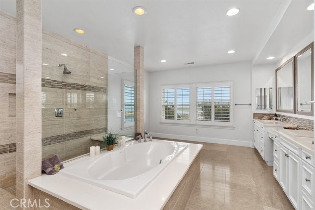 4762 Oceanridge Drive, Huntington Beach CA: https://media.crmls.org/medias/3b4a1cd1-c316-45a6-bc00-b870462cccbf.jpg