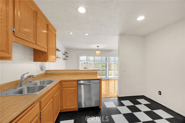Detail Gallery Image 6 of 24 For 4768 Carmonita Ln, Yorba Linda,  CA 92886 - 3 Beds | 2/1 Baths
