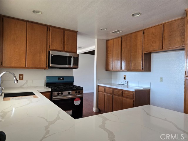 Detail Gallery Image 6 of 22 For 6455 N Ventura Ave, San Bernardino,  CA 92407 - 3 Beds | 2/1 Baths