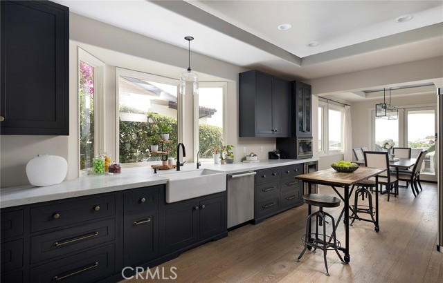 Detail Gallery Image 14 of 68 For 420 De Sola Ter, Corona Del Mar,  CA 92625 - 4 Beds | 2/2 Baths