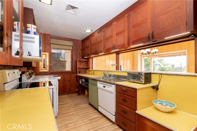 4899 Glenwood Drive, Riverside CA: https://media.crmls.org/medias/3b4d161d-7182-4658-8d1d-888b8511115c.jpg