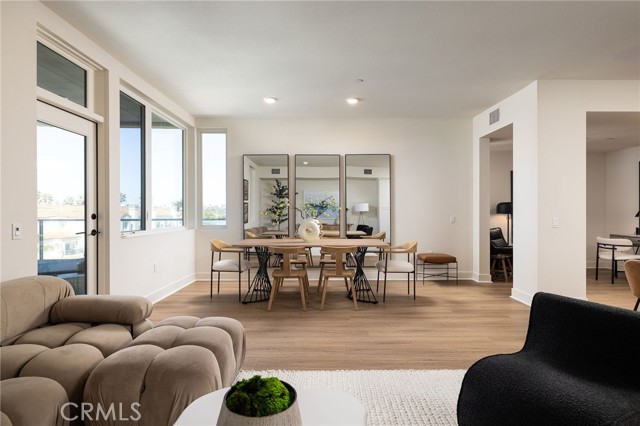 414 Main Street, Huntington Beach CA: https://media.crmls.org/medias/3b4d320a-0e0d-492e-b8e7-6b8111f0fdf9.jpg