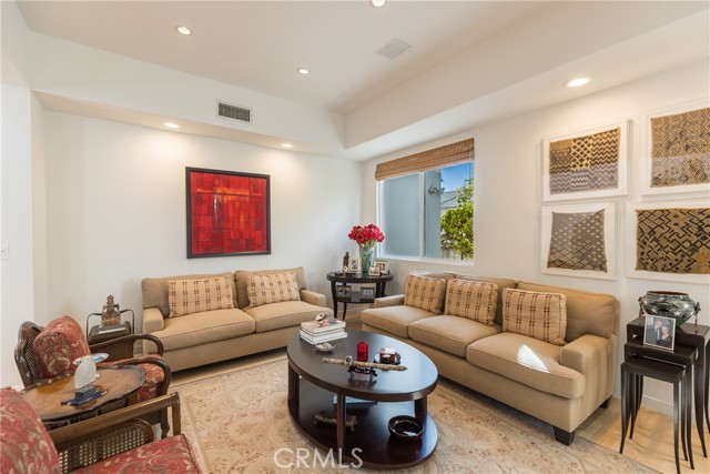 Detail Gallery Image 11 of 48 For 4921 Rupert Ave, Encino,  CA 91316 - 4 Beds | 3 Baths