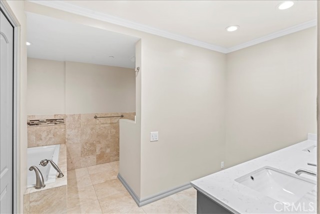 Detail Gallery Image 22 of 41 For 512 Esplanade #103,  Redondo Beach,  CA 90277 - 2 Beds | 2 Baths