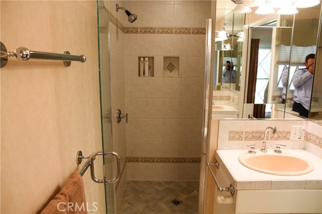 Detail Gallery Image 33 of 61 For 18543 Chatsworth St, Northridge,  CA 91326 - 5 Beds | 2/1 Baths