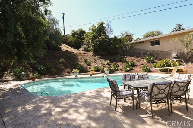 5295 Bronson Way, Riverside CA: https://media.crmls.org/medias/3b4efa1b-660c-4844-9653-41ee1ec18bef.jpg