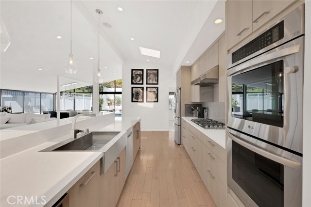 2712 N Beverly Glen Boulevard, Los Angeles CA: https://media.crmls.org/medias/3b4f425f-2ff7-4863-910f-095ec75d1276.jpg
