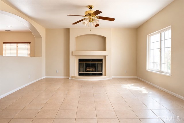 Detail Gallery Image 7 of 20 For 20325 87th, California City,  CA 93505 - 5 Beds | 3 Baths