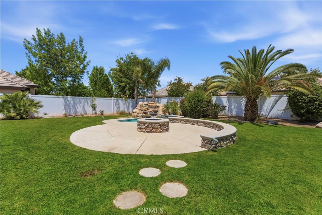 https://media.crmls.org/medias/3b501e94-34af-4619-8987-bac672f3b3b7.jpg?preset=X-Large