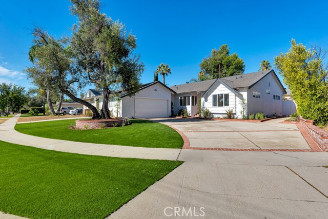 Detail Gallery Image 3 of 39 For 10133 Whitaker Ave, Granada Hills,  CA 91343 - 3 Beds | 3 Baths