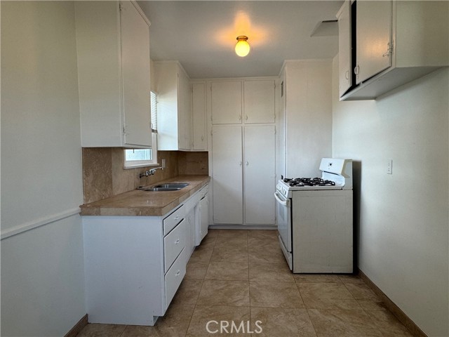 Detail Gallery Image 6 of 21 For 15234 Rayen St #F,  North Hills,  CA 91343 - 2 Beds | 1 Baths