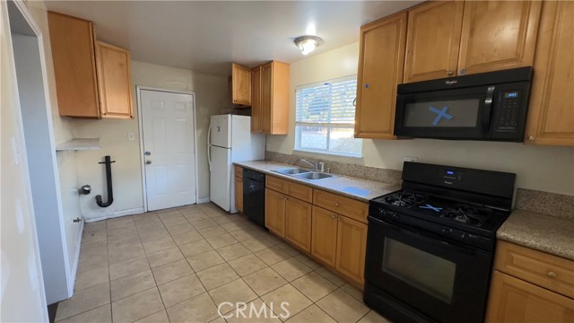4065 Madrona Road, Riverside CA: https://media.crmls.org/medias/3b51cd93-357f-4652-8328-ecbbd4cfb233.jpg