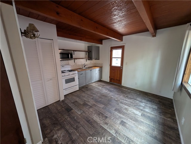 Detail Gallery Image 4 of 8 For 40221 Mill Creek, Big Bear Lake,  CA 92315 - 2 Beds | 1 Baths